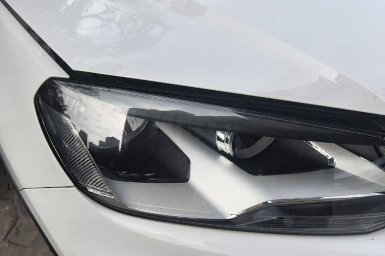 Used Volkswagen Touareg 2015 3.0 TSI Standard Model Right Front Headlight