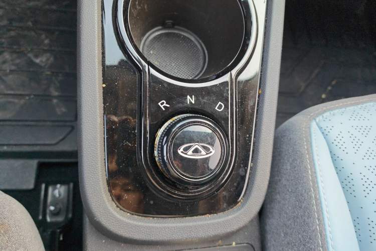 Used Chery QQ Little Ant 2022 Revised Version Sweet Pink Edition Half-Sugar Version Lithium Iron Phosphate 30.7 kWh 30 kW 301 km Gear Lever