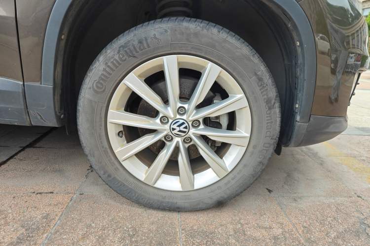 Used Volkswagen Tiguan 2017 300TSI Automatic Two-Wheel Drive Silk Road Comfort Edition Right Front Wheel Hub