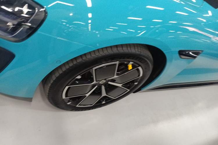 Used Xiaomi Auto SU7 2024 Rear-Drive Ultra-Long Range Advanced Pro-Level Intelligent Driving Version Left Front Wheel Hub