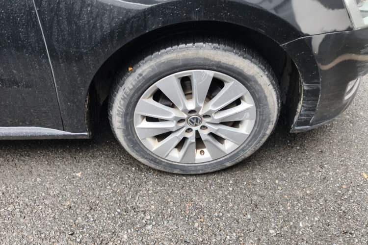 Used Volkswagen Lavida 2013 Restyled Classic 1.6L Automatic Comfort Edition Right Front Wheel Hub