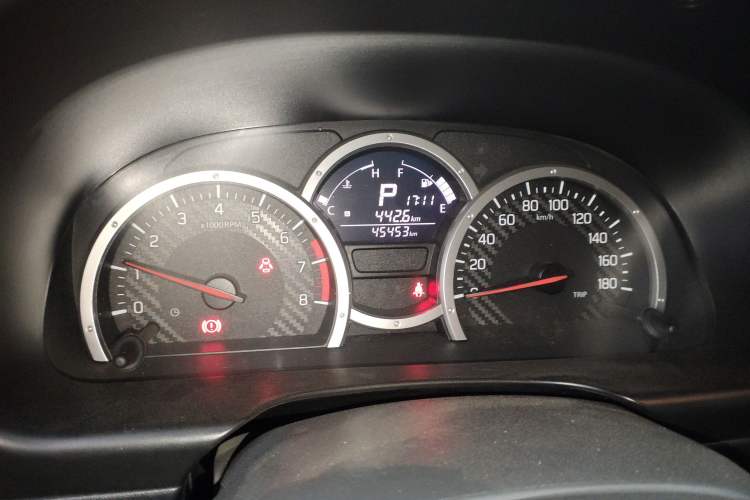 Used Suzuki Jimny 2015 1.3 AT JLX Odometer Close Up