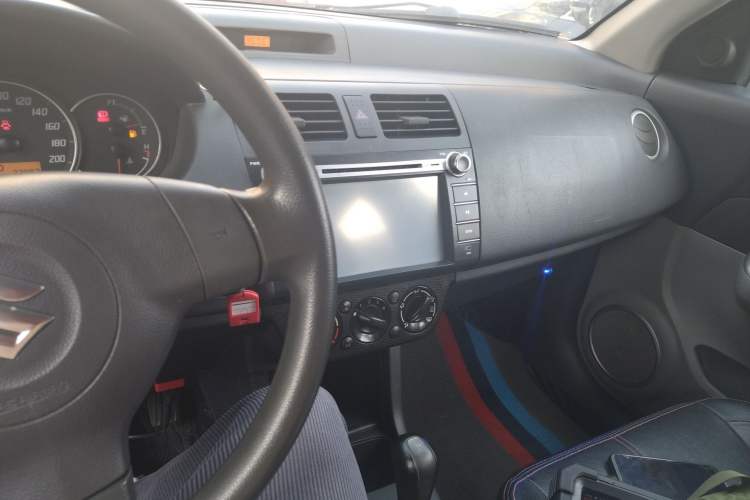 Used Suzuki Swift 2013 1.5L Automatic 20th Anniversary Limited Edition Center Console