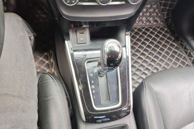 Used Nissan Sylphy 2019 1.6XV CVT Smart Connect Luxury Edition China V Standard Gear Lever