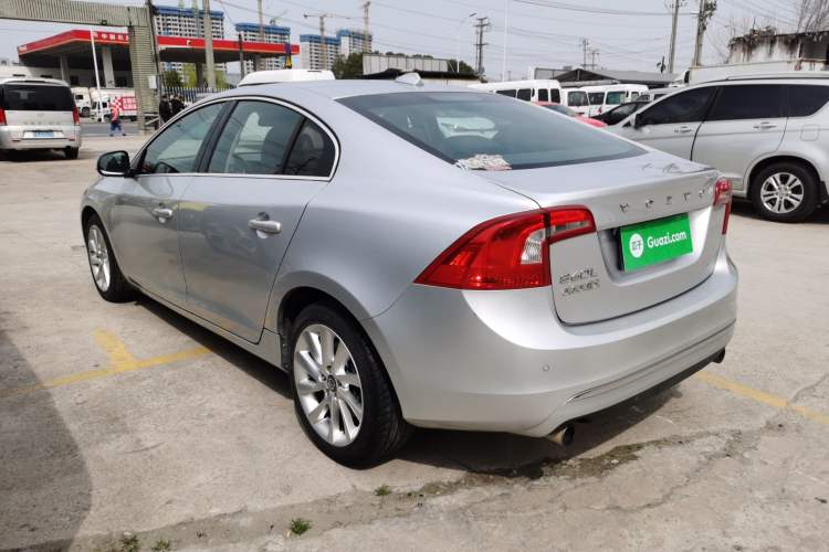 Used Volvo S60 2015 S60L 2.0T Zhiyuan Edition
