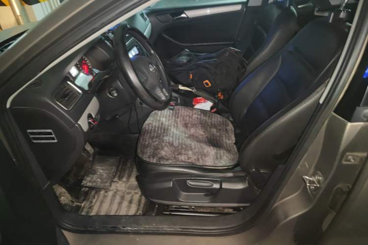 Used Volkswagen Sagitar 2012 1.6L Automatic Comfort Edition Left Front Seat