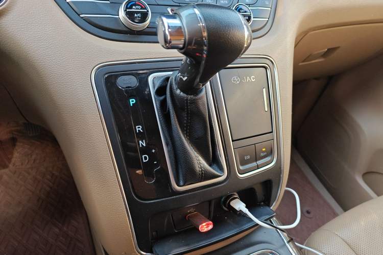 Used JAC Refine L6 MAX 2021 2.0T Automatic Supreme Edition Gear Lever