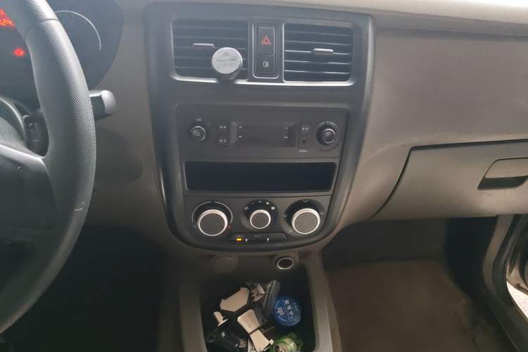 Used Wuling Rongguang V 2019 1.5L Window-Sealed Utility Model China VI LAR Audio And AC Panel