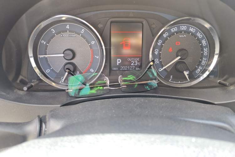 Used Toyota Corolla 2014 1.6L CVT GL-i Odometer Close Up