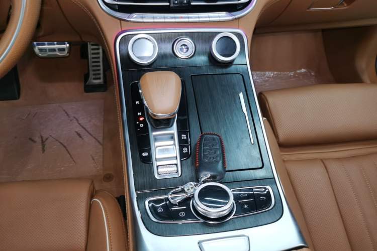 Used Hongqi H9 2022 2.0T Smart Connect Flagship Edition Gear Lever