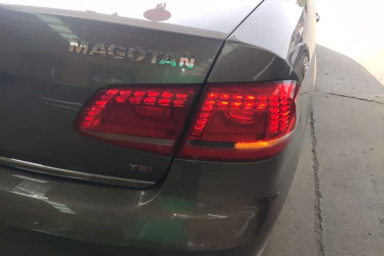 Used Volkswagen Magotan 2015 1.8TSI Luxury Model Exterior 3