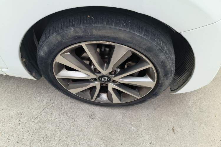 Used Hyundai Elantra (5th Generation / Langdong) 2015 1.6L Automatic Leading Model