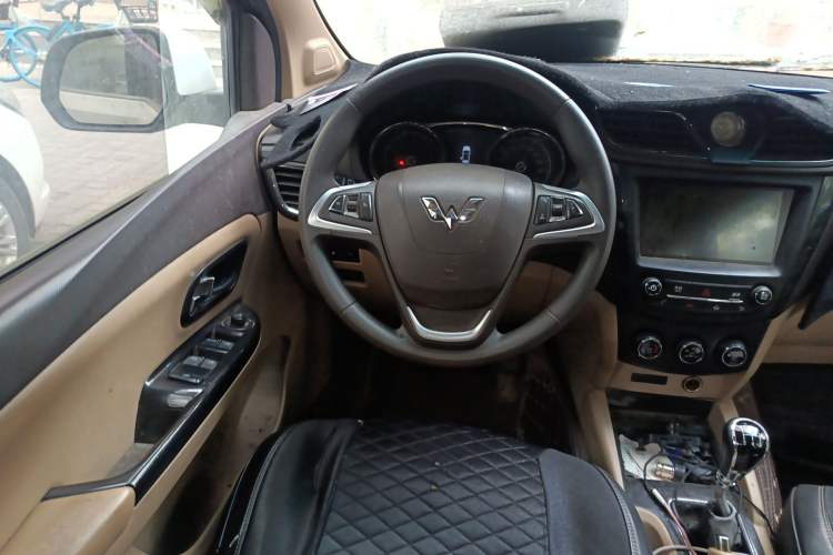 Used Wuling Hongguang 2016 1.5L S1 Deluxe Model China V-standard Steering Wheel