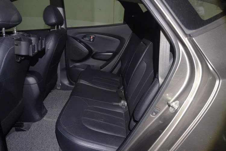 Used Hyundai ix35 2013 2.0L Automatic Two-Wheel Drive Smart GLS China IV Standard Left Rear Seat