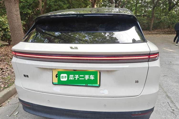 Used Li Auto i6 2025 Model Four-Wheel-Drive Standard Type
