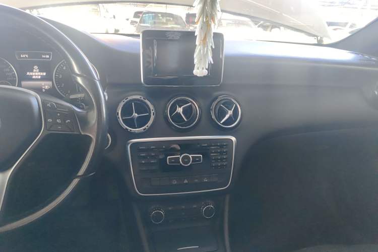 Used Mercedes-Benz A-Class 2013 A 180 Fashion Model Audio And AC Panel