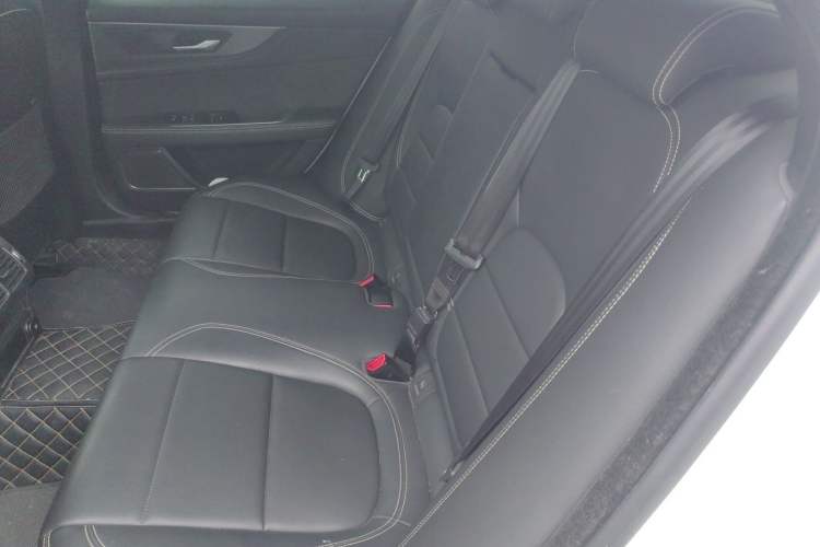 Used Jaguar XEL 2020 2.0T 200PS R-DYNAMIC Youth Sports Edition Left Rear Seat