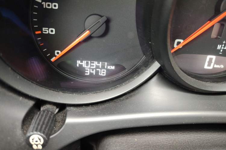 Used Porsche Macan 2018 Macan 2.0T Odometer Close Up