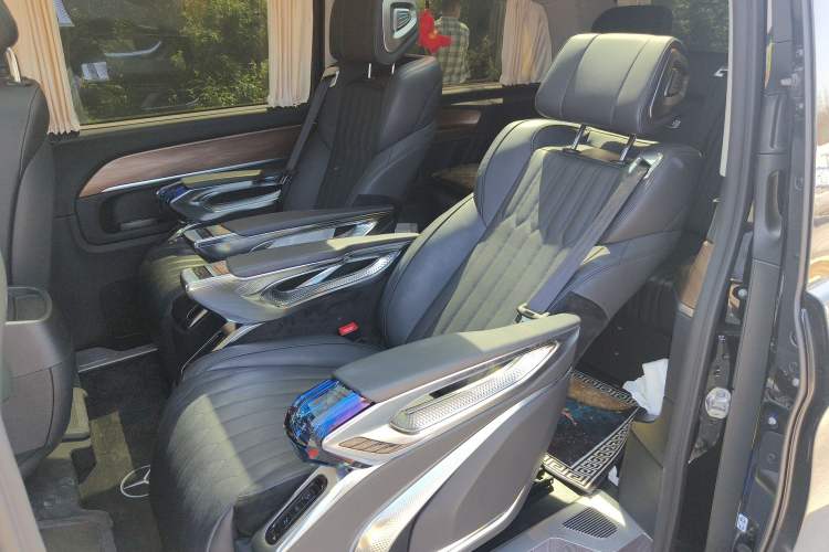 Used Mercedes-Benz V-Class 2024 V 300 Pilot Edition Left Rear Seat