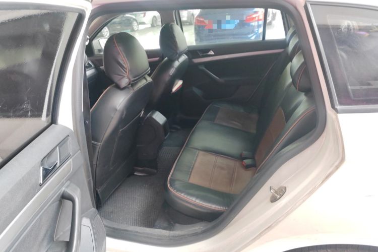 Used Volkswagen Gran Lavida 2015 1.6L Automatic Fashion Edition Left Rear Seat