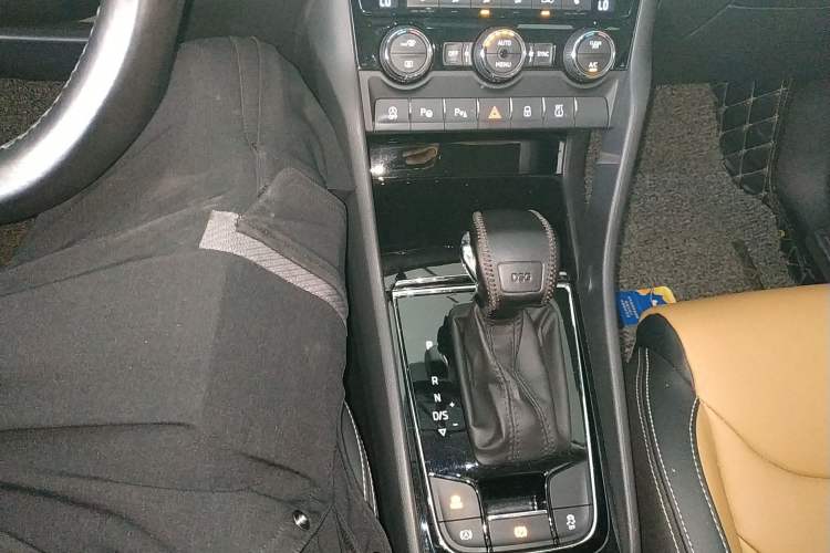 Used Skoda Kodiaq GT 2019 TSI330 Two-Wheel-Drive Luxury Edition China VI Standard Gear Lever