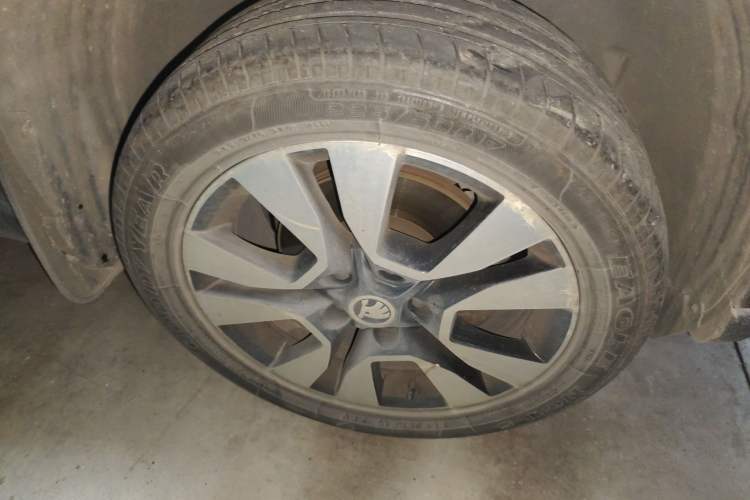 Used Skoda Yeti 2014 1.8TSI DSG All-Wheel Drive Edition Right Front Wheel Hub