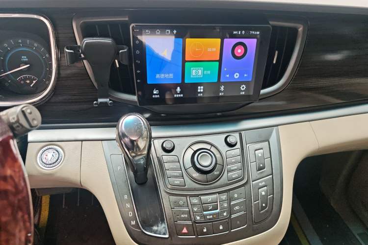 Used Buick GL8 2011 3.0L GT Luxury Business Haoya Edition Audio And AC Panel