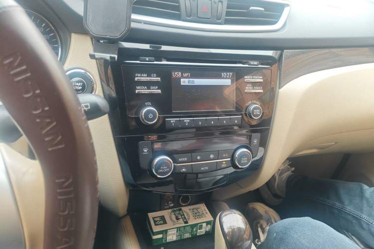 Used Nissan X-Trail 2014 2.5L CVT Leading Edition 4WD
