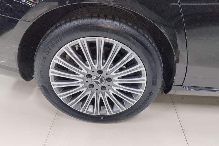 Used Mercedes-Benz E-Class 2023 Updated E 300 L Luxury Edition Right Rear Wheel Hub