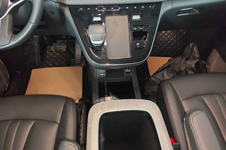 Used Hongqi HQ9 PHEV 2024 2.0T Four-Wheel Drive Business Edition Gear Lever