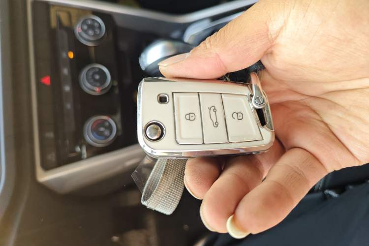 Used Volkswagen T-ROC 2022 280TSI DSG Two-Wheel Drive Elite PLUS Interior 1