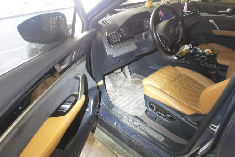 Used BYD Tang New Energy 2022 DM-p 215KM Four-Wheel Drive Flagship Model Driver Seat