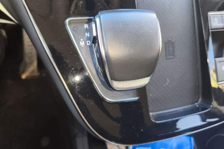 Used Hongqi HQ9 2023 2.0T Smart Connect Flagship Edition Gear Lever