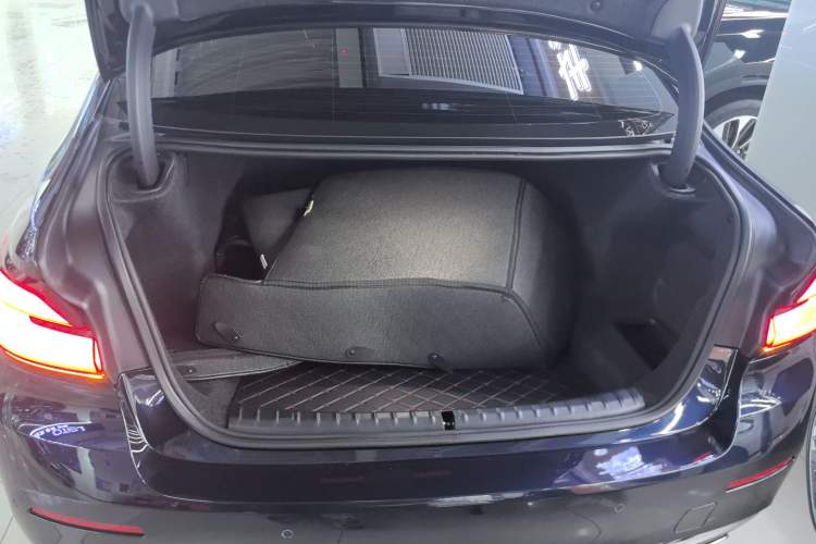 Used BMW 5 Series 2022 Second Facelift 525Li Luxury Package
