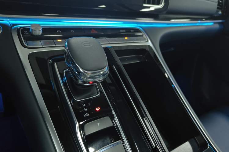 Used GAC Trumpchi M8 2024 Lingxiu Series 390T Deluxe Edition Gear Lever