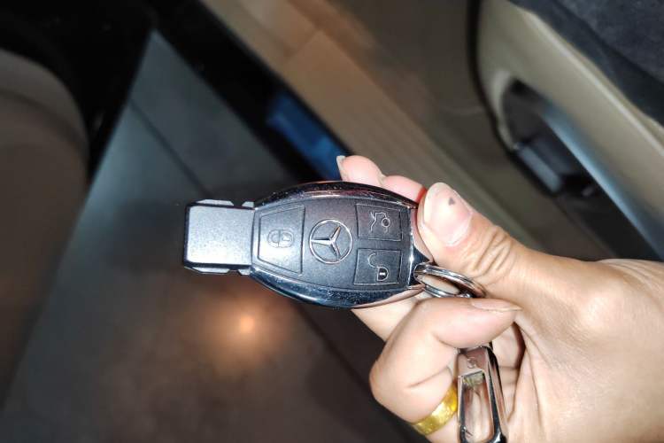 Used Mercedes-Benz R-Class 2011 R 350 L 4MATIC