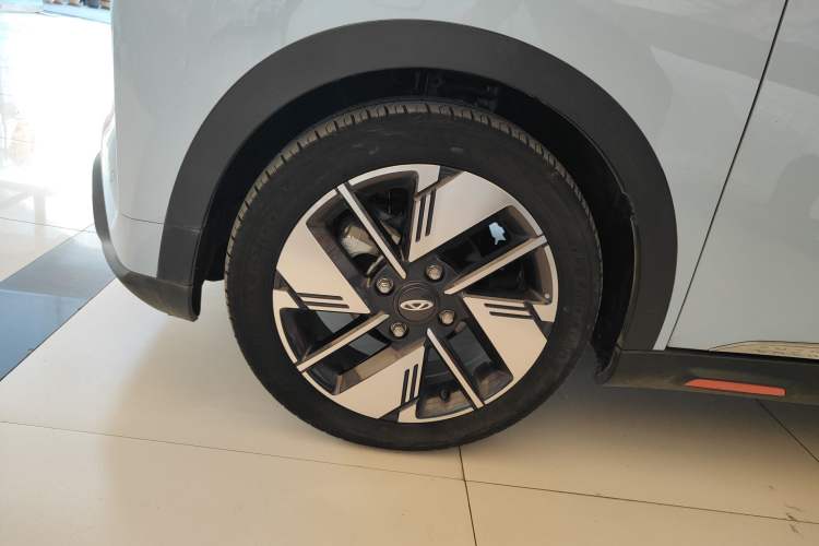 Used Chery New Energy Boundless Pro 2022 301km LingShou Edition Lithium Iron Phosphate Left Front Wheel Hub