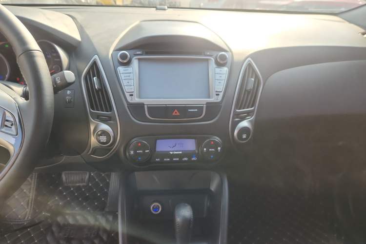 Used Hyundai ix35 2013 2.0L Automatic Two-Wheel Drive Smart GLS China V Standard
