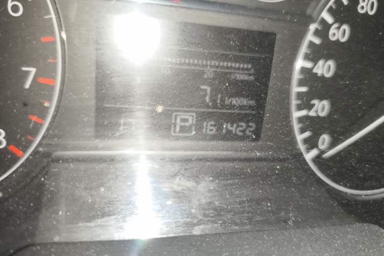 Used Nissan Tiida 2014 1.6L CVT Cool Cafe Edition Odometer Close Up