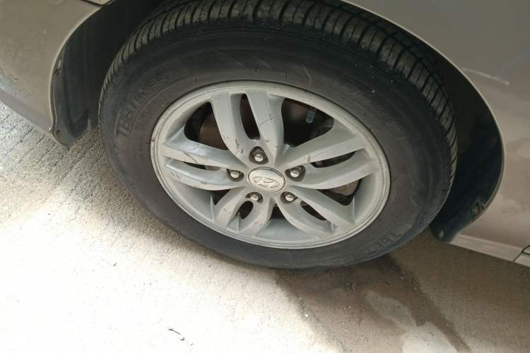 Used Hyundai Celesta 2015 1.6L Automatic Comfort Model Left Front Wheel Hub