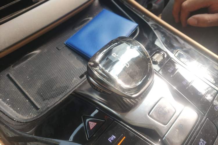 Used Denza D9 2024 DM-i 970 Luxury Model
