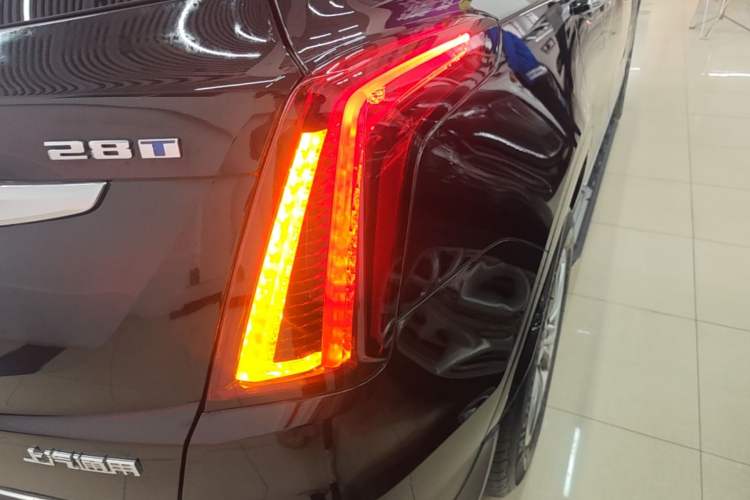 Used Cadillac XT5 2022 2.0T Two-Wheel Drive Luxury Version Right Rear Taillight