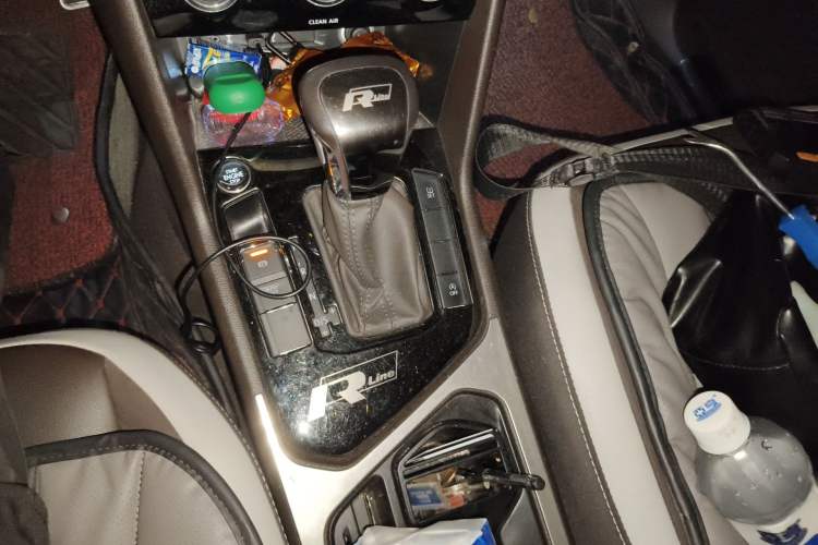 Used Volkswagen Tiguan L 2018 330TSI Automatic Two-Wheel Drive Luxury Edition Gear Lever