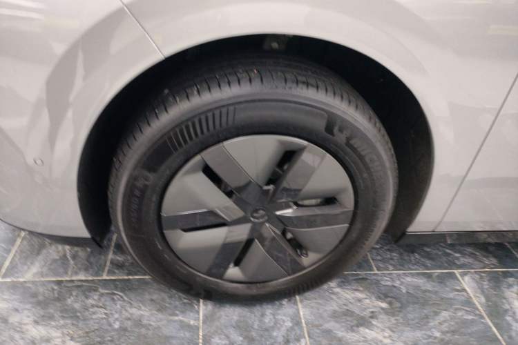 Used Li Auto MEGA 2024 Ultra Model Exterior 7