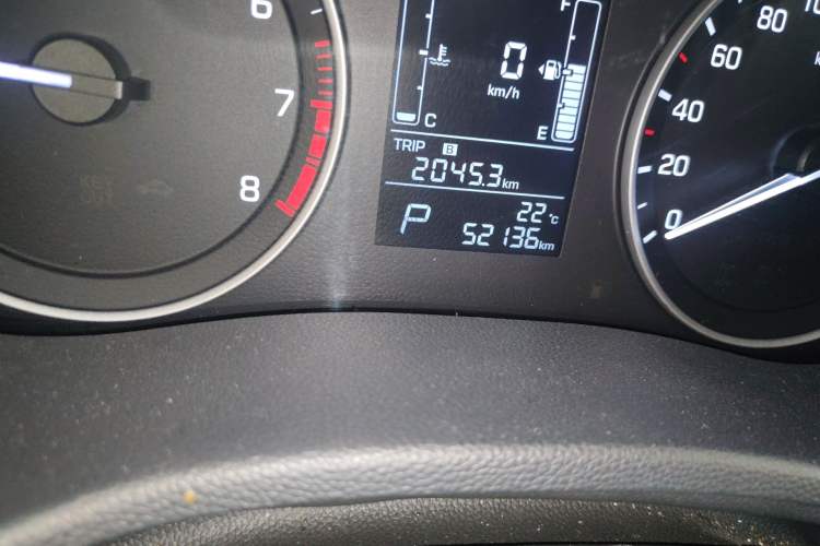 Used Hyundai ix25 2015 1.6L Automatic Two-Wheel-Drive Deluxe DLX Model Odometer Close Up