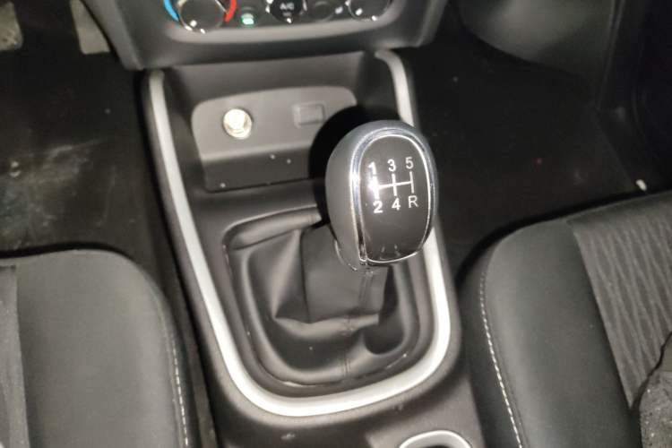 Used Jinbei Gold Hiace M Classic 2024 1.5L Engineering Lion Passenger Vehicle 5 Seats
