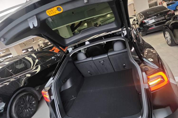 Used Tesla Model Y 2023 Rear-Wheel-Drive Version Trunk