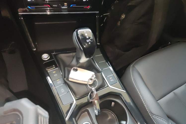 Used Volkswagen Passat 2025 Outstanding Model 380TSI Starry Dragon Edition Gear Lever