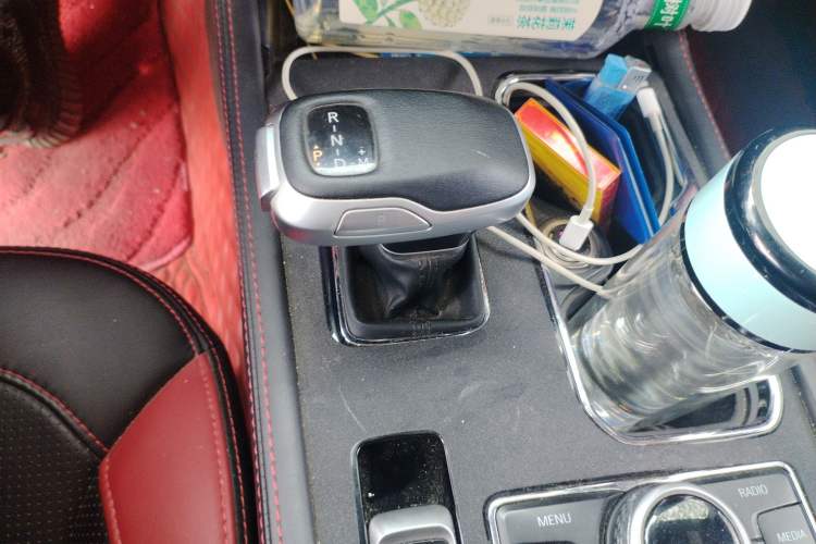 Used BAIC Off-Road BJ40 2020 2.0T Automatic Four-Wheel Drive Urban Hunter Edition Chivalrous Type Gear Lever