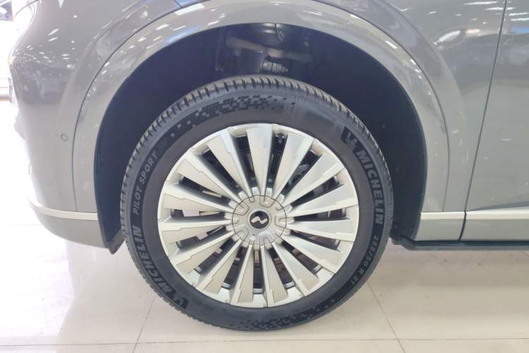 Used ONVO Luxeed L90 2025 Model—Ultra Six-Seater Version
